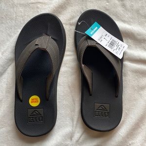 NWT Men’s Reef Element Flip Flops with bottle opener, size 7